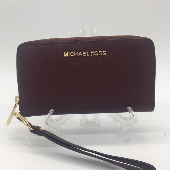 Michael Kors Handbags - Michael Kors Jet Set Travel Phone Wallet Wristlet
